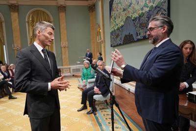 Carney touts housing credentials of Vancouver ex-mayor Robertson as he joins cabinet