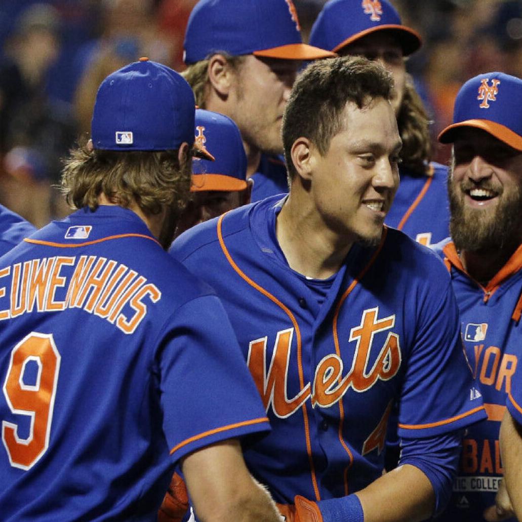 Wilmer Flores' roller-coaster week ends with walk-off 