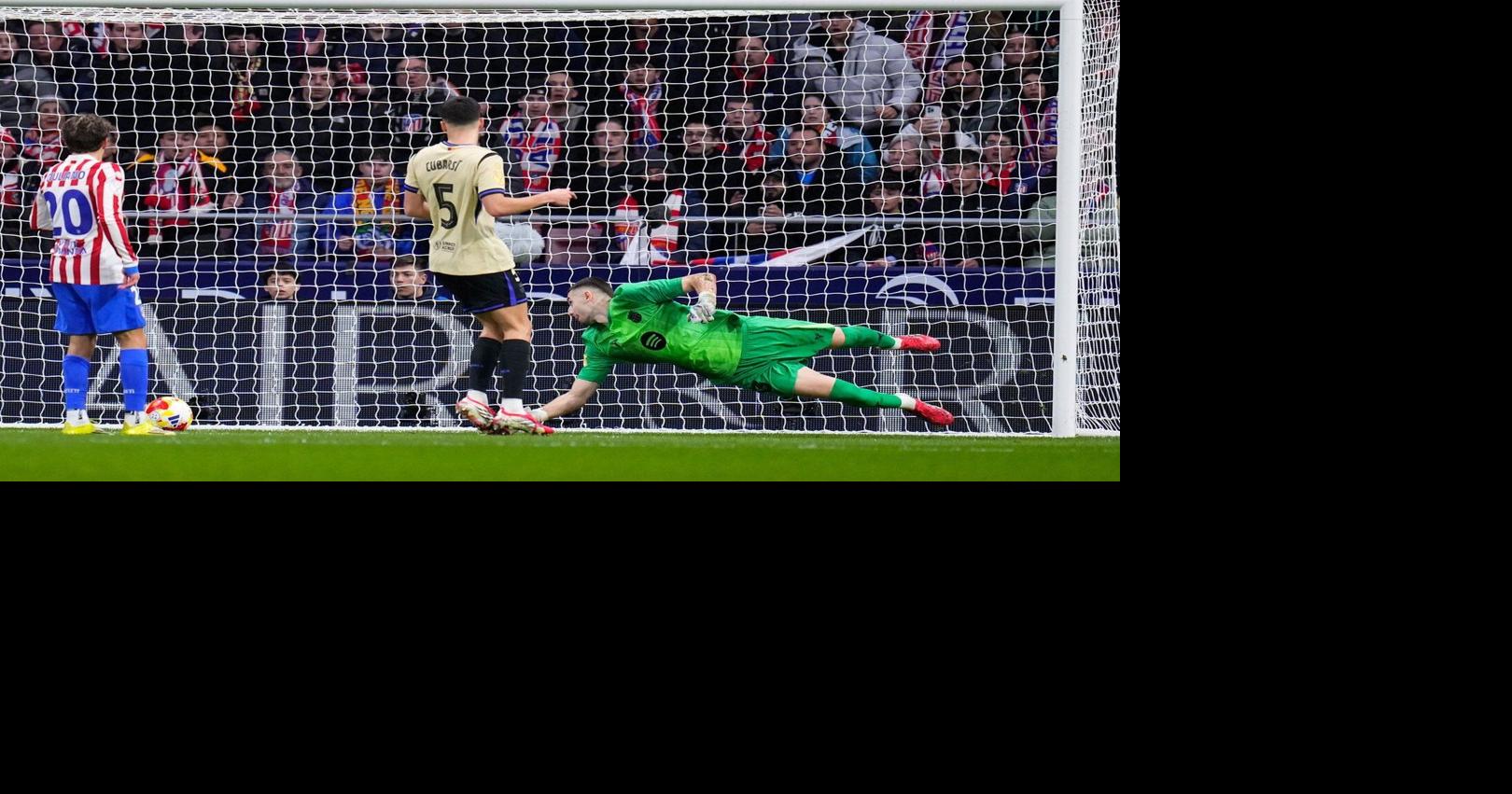 Goalkeeper’s gaffe as Barcelona trails 4-0 at halftime against Atletico in Copa del Rey semifinals