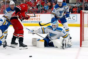 Snuggerud scores 2, Binnington stops 31 shots as Blues beat East-leading Hurricanes 3-1