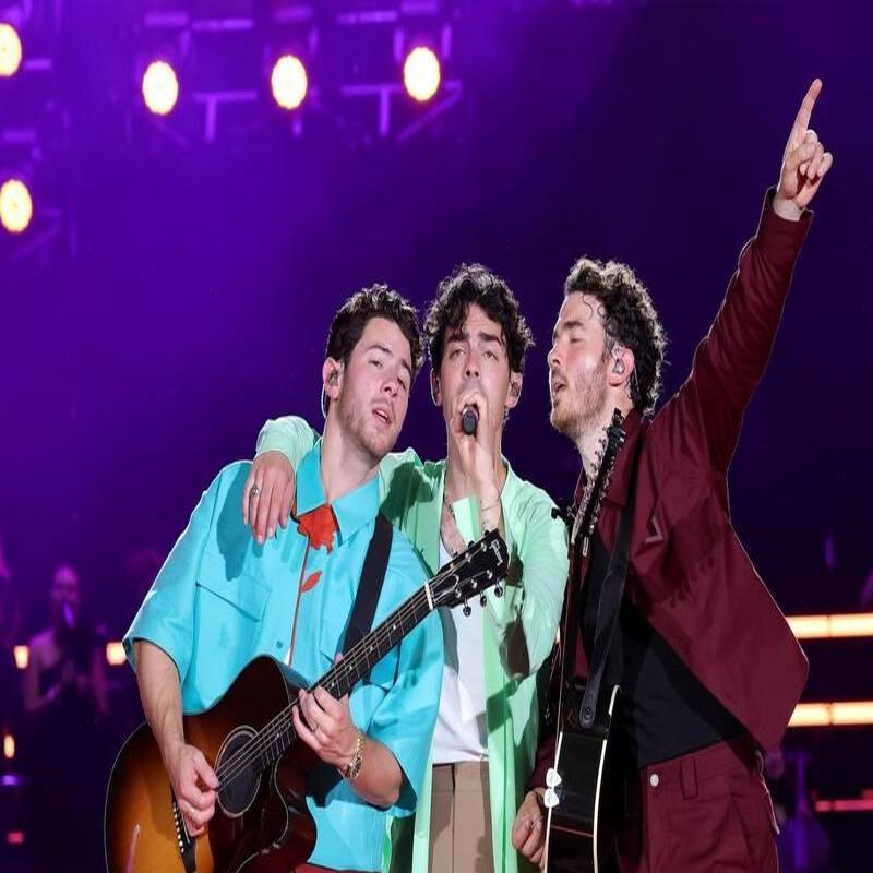 Review: The Jonas Brothers: Five Albums. One Night. Tour