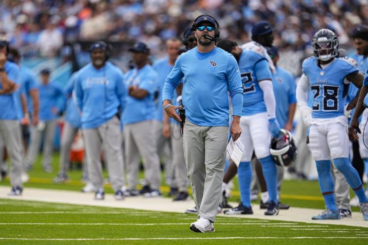Titans coach Brian Callahan hands off play-calling duties amid 0-3 start