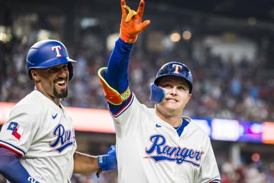 Joc Pederson hits 2-run homer in the Rangers' 5-1 victory over the Astros