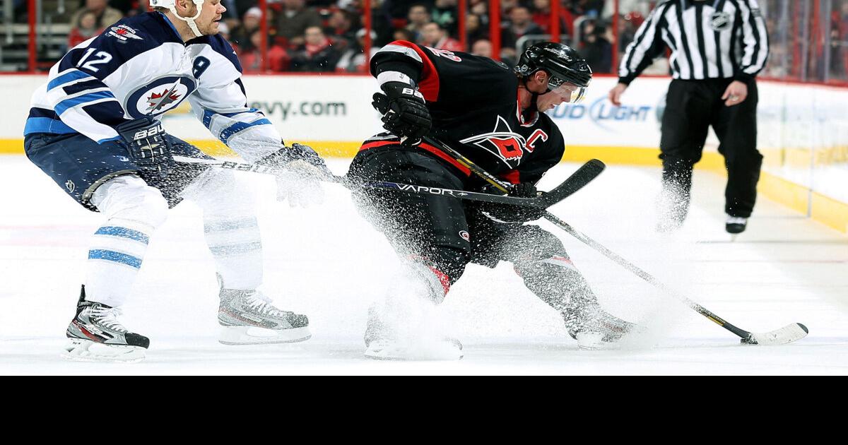 NHL Eric, Jordan Staal don visors vs. Jets