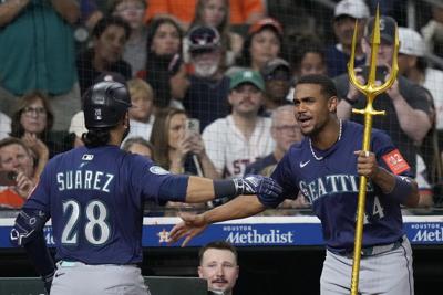 Mariners beat Astros 4-0, take AL West lead