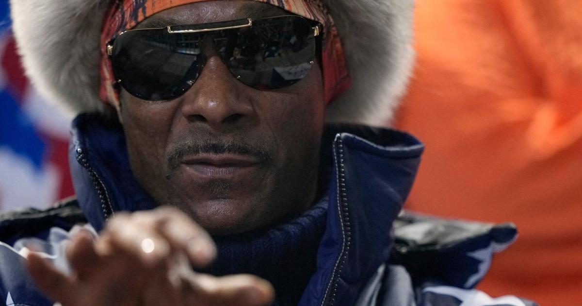 Epi Rapper Snoop Dogg's next episode: Rapper attends first Swansea game after ...