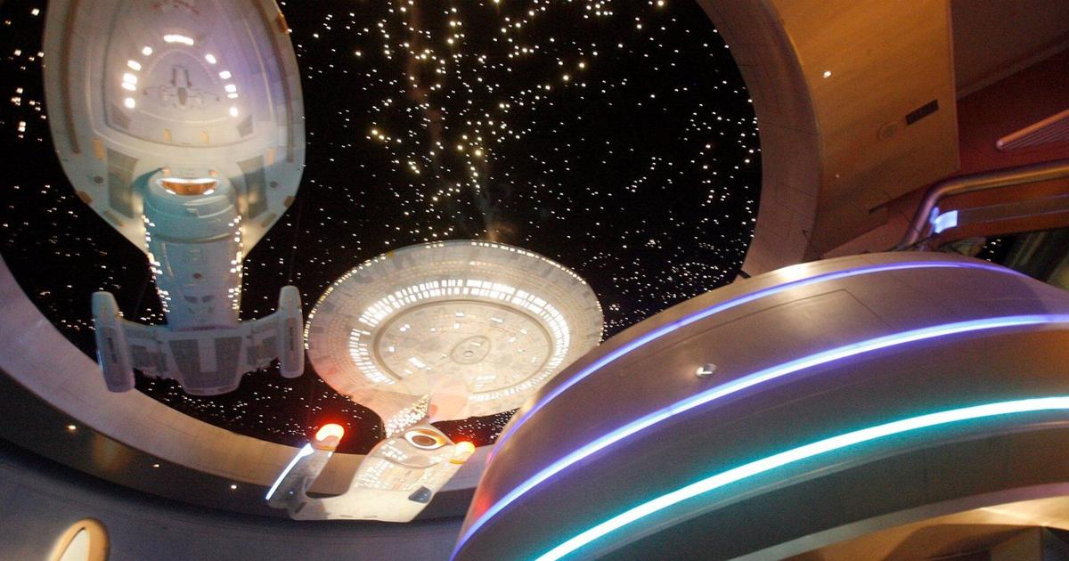 يعود تاريخ هوليوود حول الأجسام الطائرة المجهولة والأجسام الفضائية إلى عقود عديدة