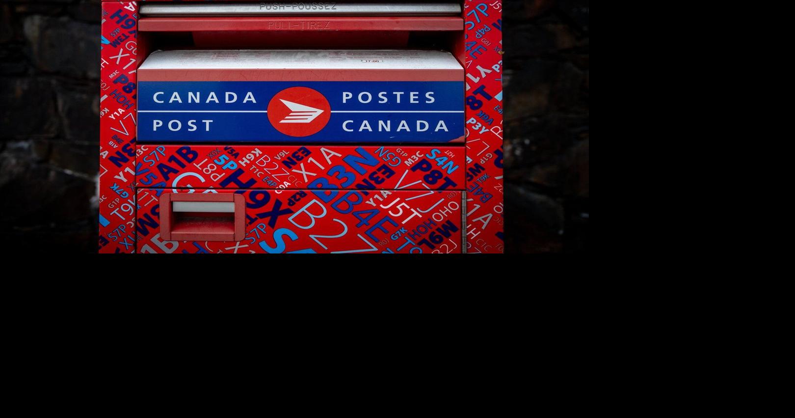 Ottawa gives Canada Post a .01-billion loan amid ongoing financial struggles