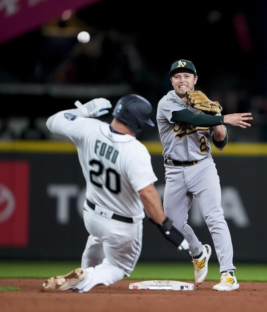 Mariners drop into tie for AL West lead with 3-1 loss to As