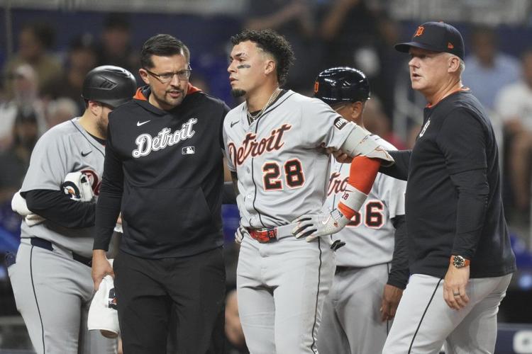 Tigers Báez leaves game against Marlins after fouling off a pitch that struck near his left eye