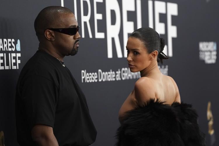 bianca-censori-grammys-close.JPG