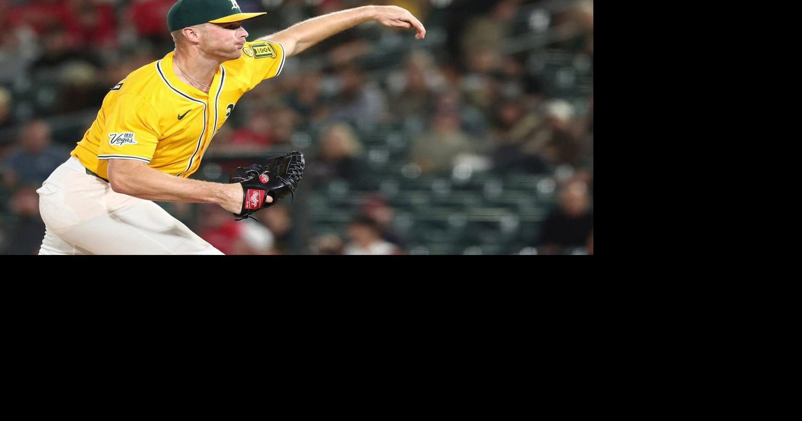 Left-hander Sean Newcomb and the Chicago White Sox agree to a $4.5 million, 1-year contract