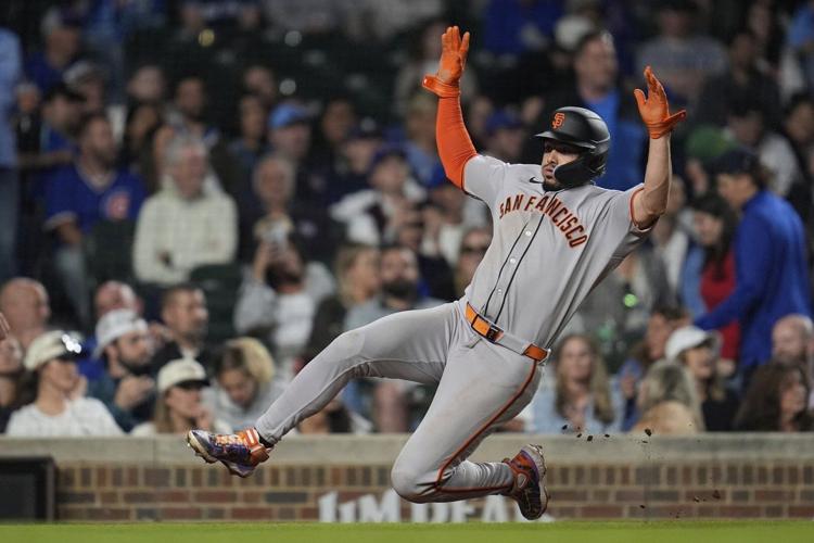 Giants score 9 runs in the 11th inning to beat the Cubs 14-5