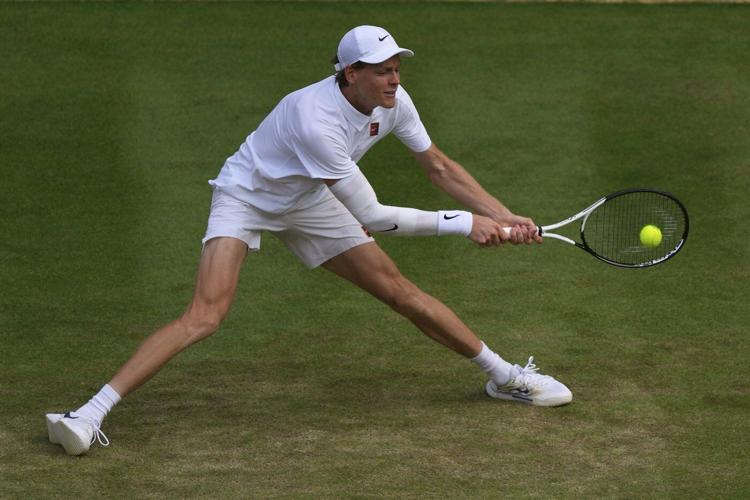 Jannik Sinner beats Ben Shelton to reach Wimbledon's semifinals with a sleeve on his injured elbow