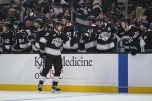 Foegele scores twice and Kings beat winless Sharks 3-2