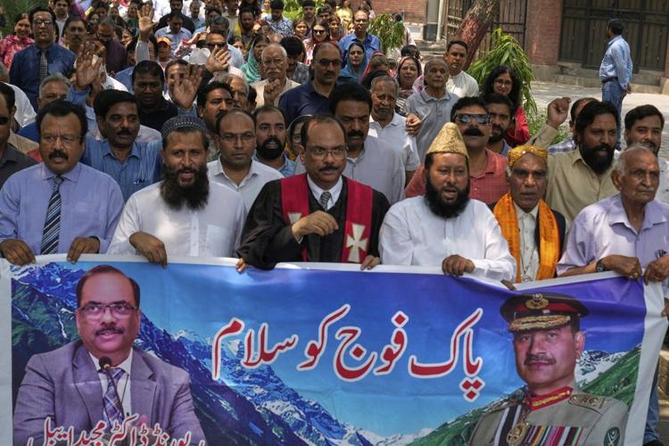 India and Pakistan ceasefire shaken by overnight border fighting in disputed Kashmir region