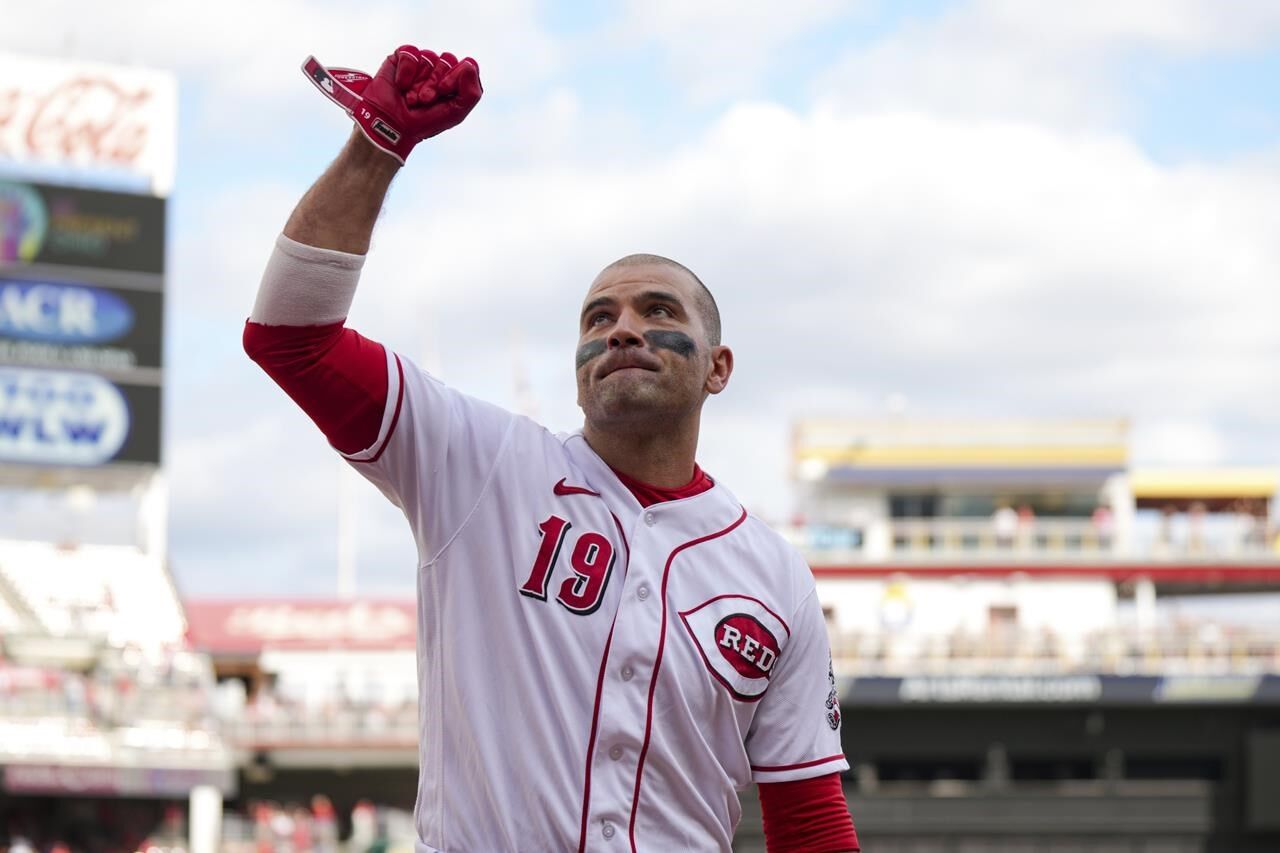 Joey Votto says hell wait to ponder his future until the Reds season ends