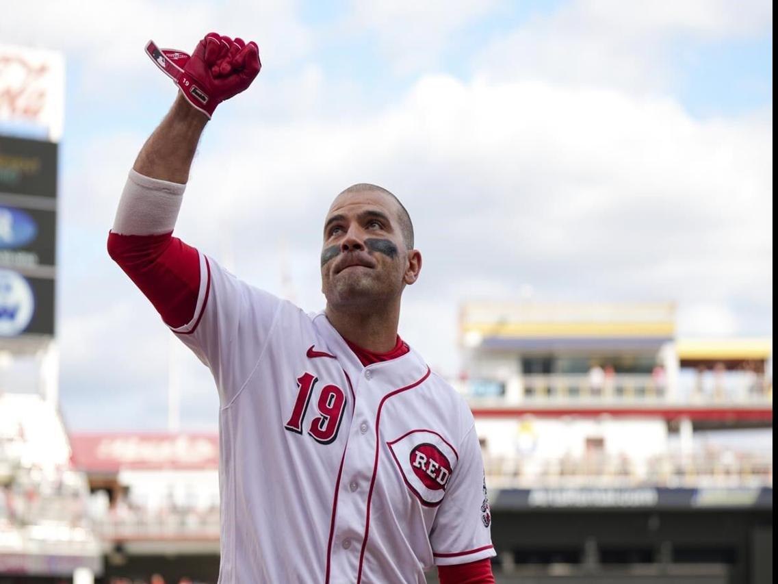 Reds' Joey Votto swaps signed jersey for fan's T-shirt during game