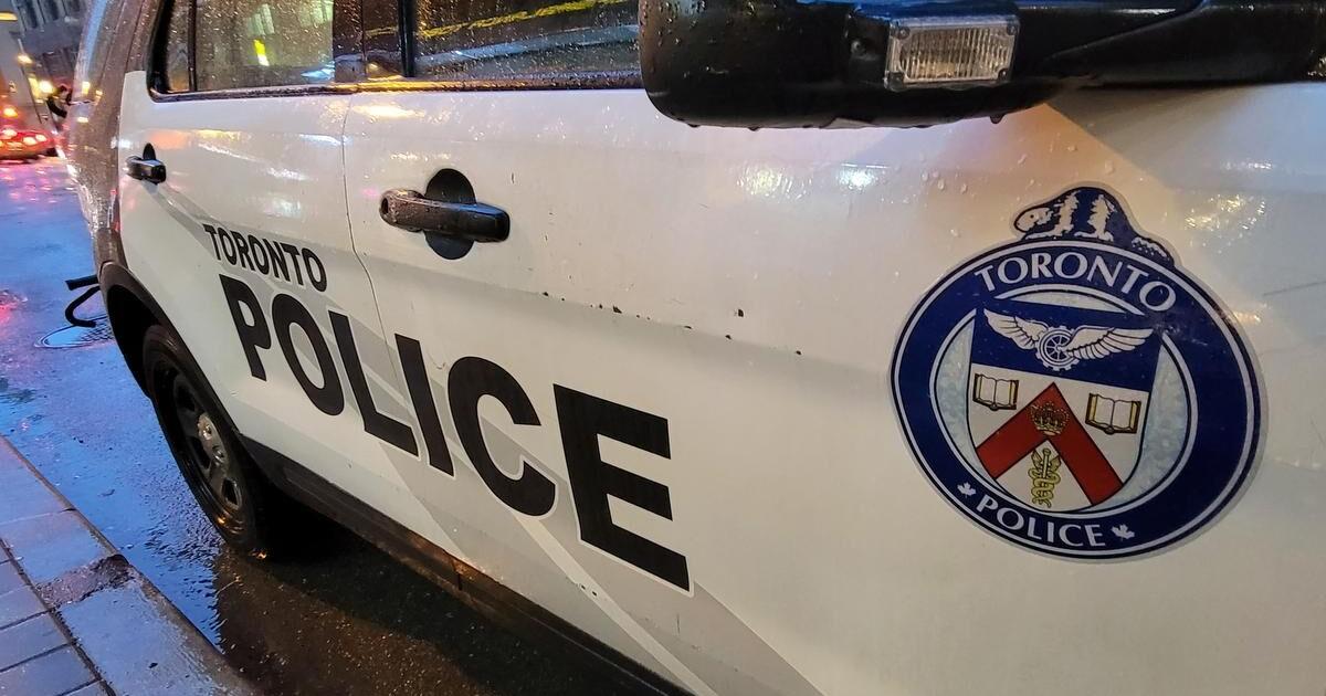 Pedestrian dies after being struck by tow truck in Toronto