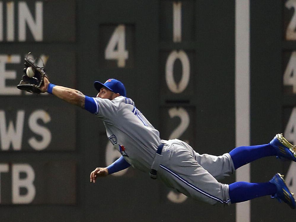 Blue Jays centre fielder Kevin Pillar on 'Superman' catches, perfecting  routes and football - The Athletic