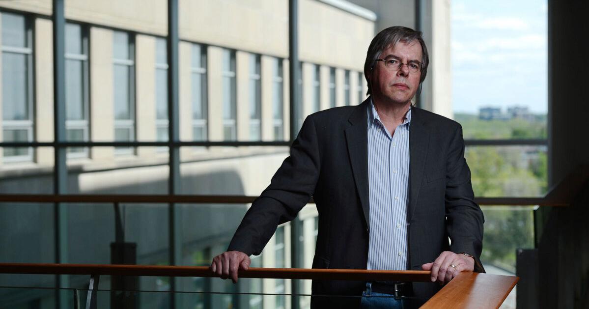 Jeffrey Delisle case: CSIS secretly watched spy, held file back from RCMP