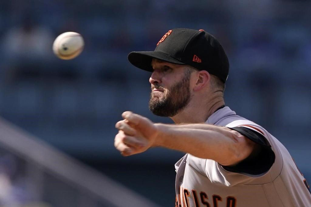 Betts hits 200th career HR as Dodgers defeat Giants 4-2