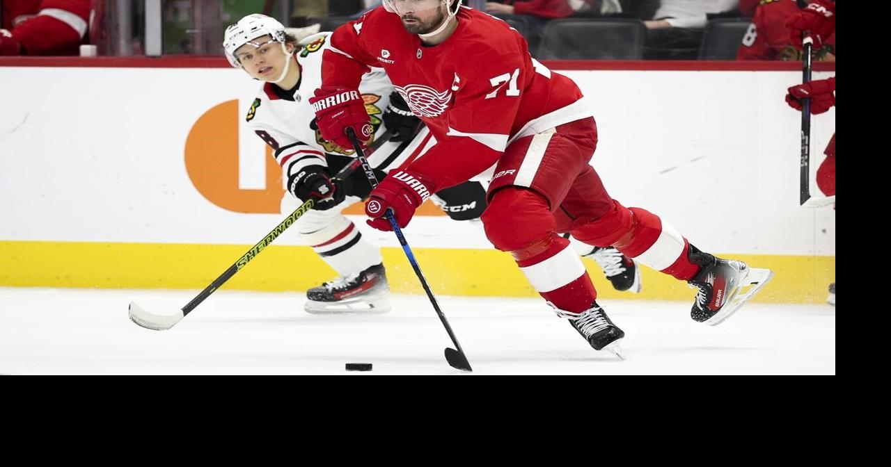 Red Wings hold off Blackhawks 5-3 for 6th straight victory