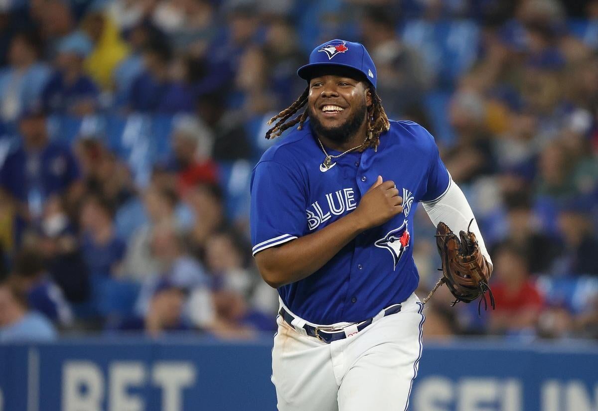 Toronto Blue Jays first baseman Vladimir Guerrero Jr., right