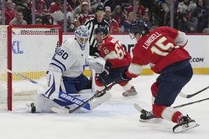 Panthers top Maple Leafs, snap 5-game slide and tighten Atlantic Division race