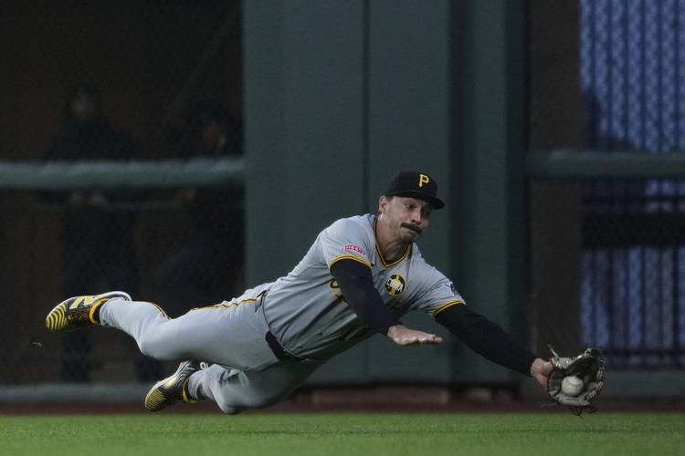 Verlander gets no-decision as Pirates top reeling Giants 3-1 for 4th straight win