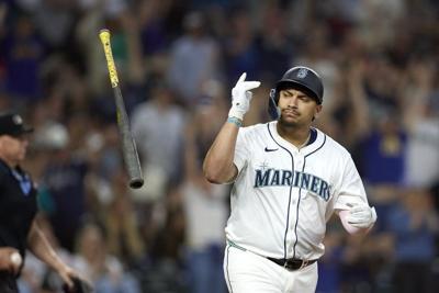 Mariners first baseman Josh Naylor leaves game vs. White Sox in 3rd inning