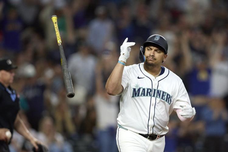 Mariners first baseman Josh Naylor leaves game vs. White Sox in 3rd inning
