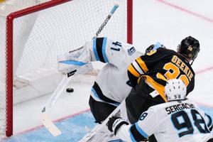 Geekie scores twice and Bruins open 5-game homestand with 4-1 victory over Mammoth