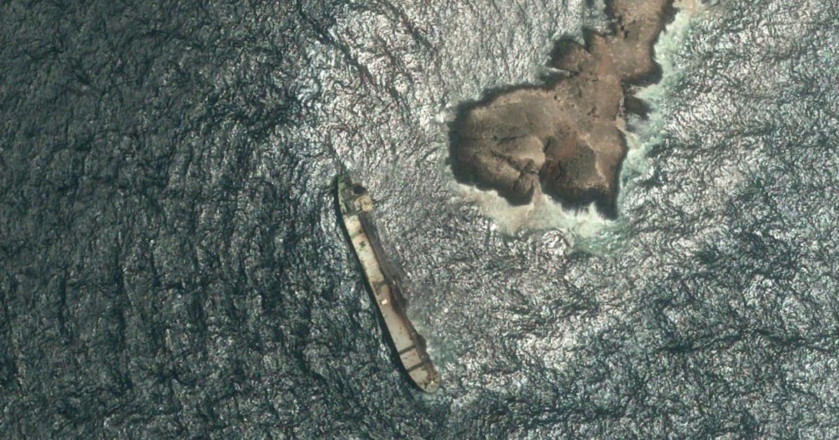 Photo: thestar.com Oman says the oil spill from a grounded tanker has reached its coastline