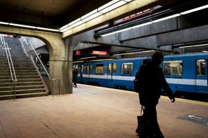 Montreal transit agency investigating death of man who fell onto subway tracks
