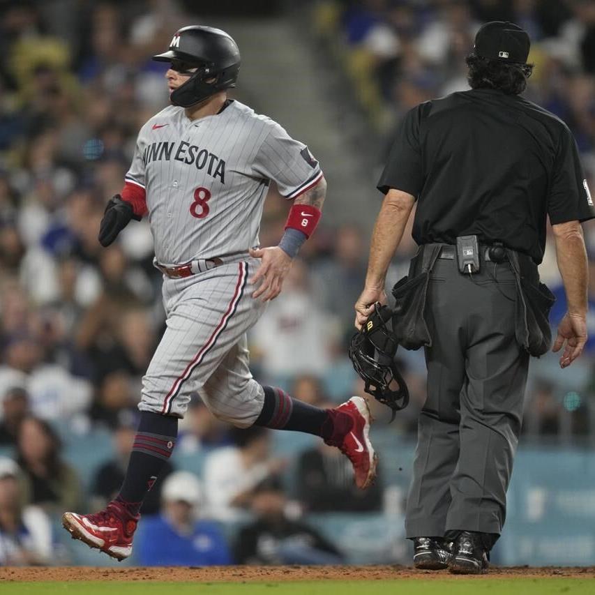 Dodgers win in 12th on bases-loaded walk, Muncy homers twice to regain  major-league lead