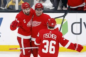 Perron scores 300th goal, Red Wings hand Wild seventh consecutive loss, 4-1