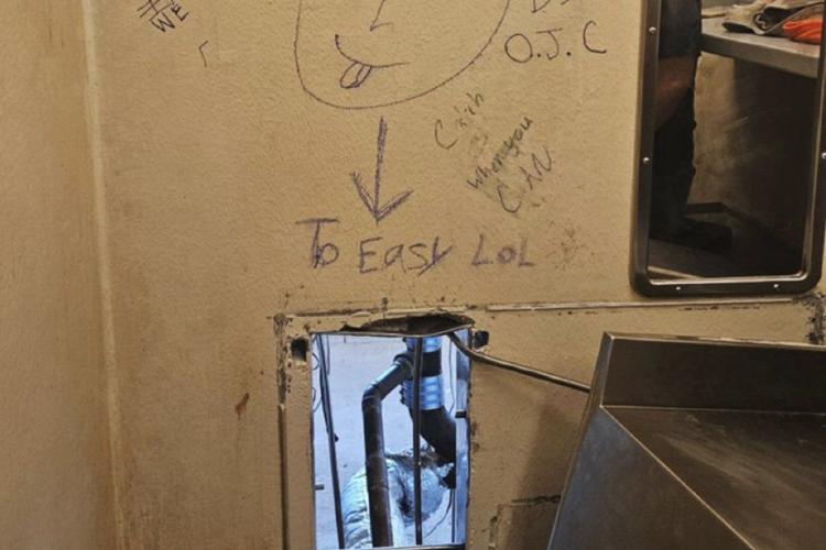 Critics blast hourslong gap before officials disclosed 10 inmates' escape from New Orleans jail