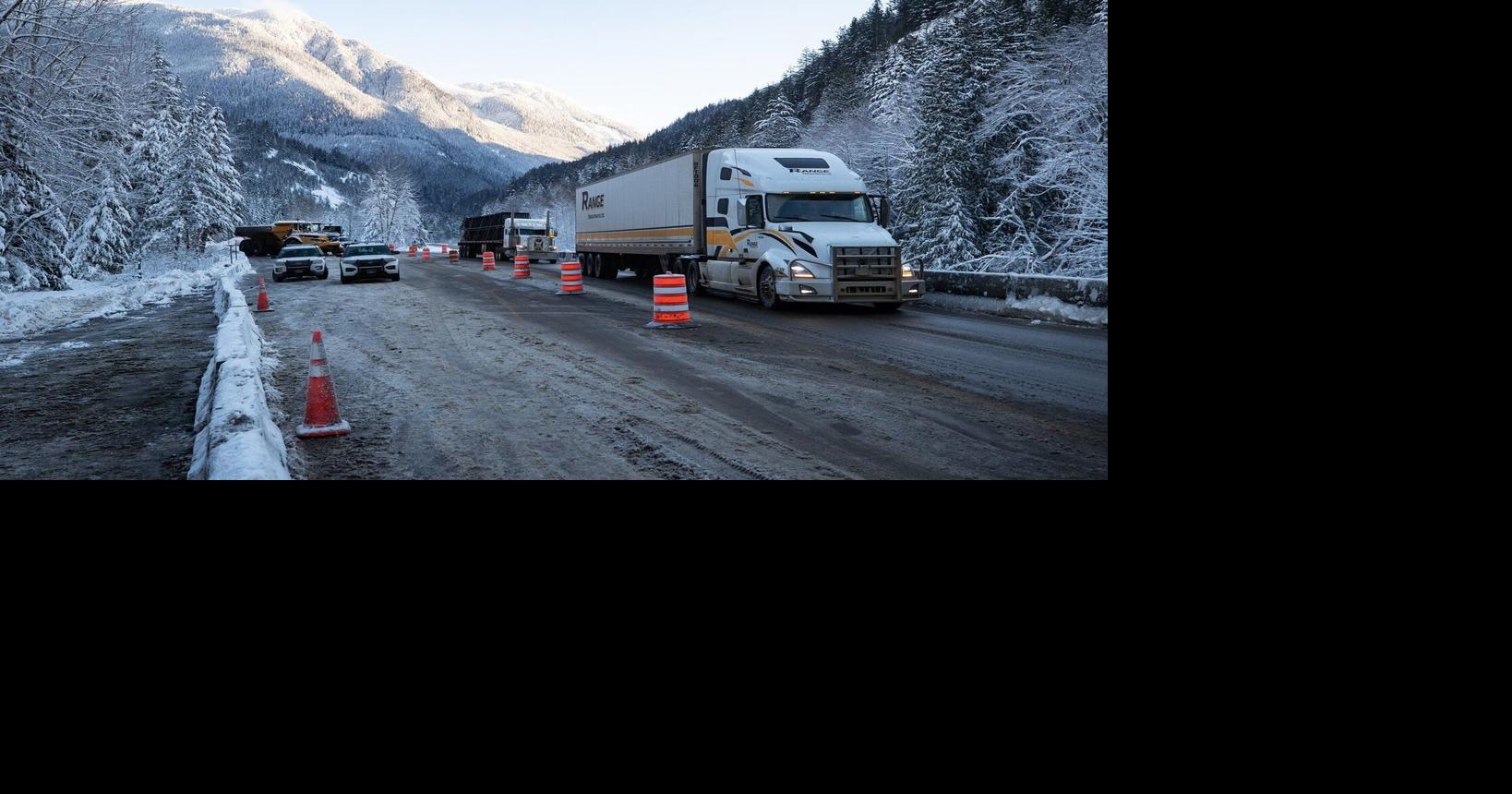 Highway closure, heavy ferry traffic hinders B.C. holiday travellers