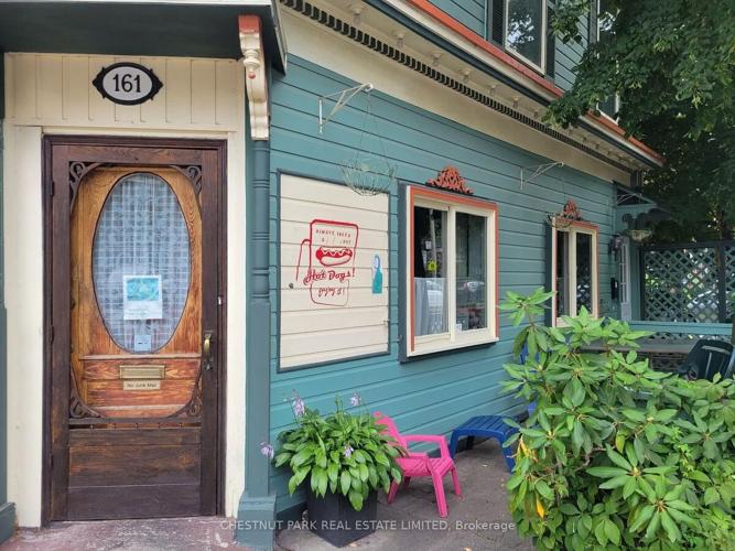 Toronto Cabbagetown home for sale comes with cafe