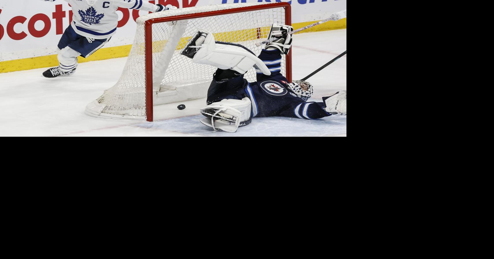 Leafs’ Matthews picks up game and drags his teammates along