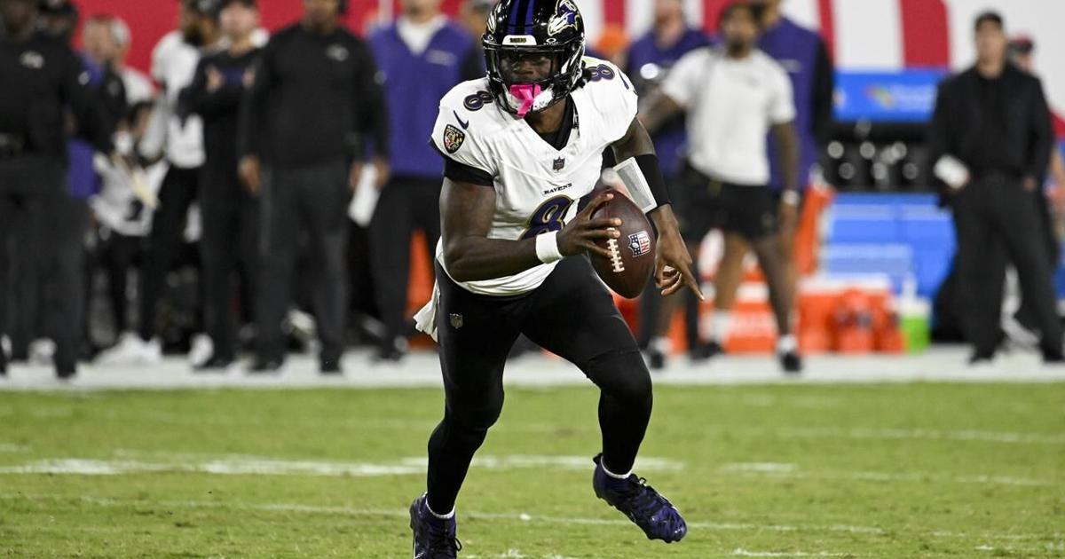 Analysis: In a game where he threw 5 touchdown passes, Lamar Jackson's ...