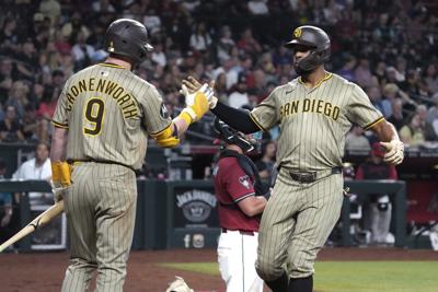 Jose Iglesias lines go-ahead single in 9th, Padres rally to beat Diamondbacks 3-2