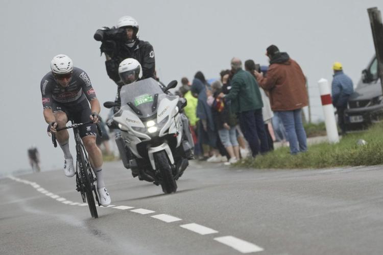 Pogačar closes in on 4th Tour de France title, Groves wins penultimate stage