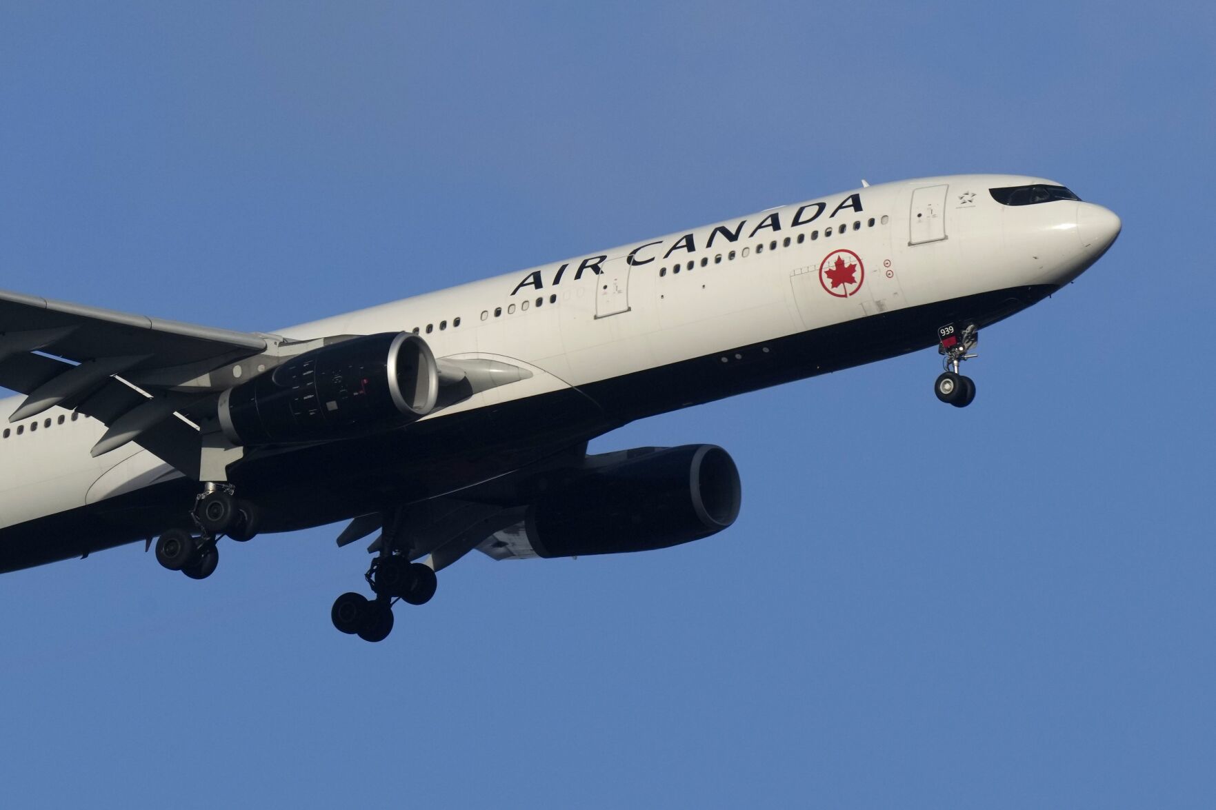 Woman gives birth on Air Canada flight diverted to Bermuda