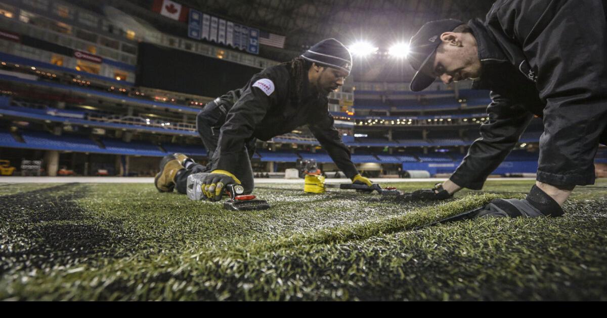 Blue Jays to look into installing natural grass in Rogers Centre - Sports  Illustrated