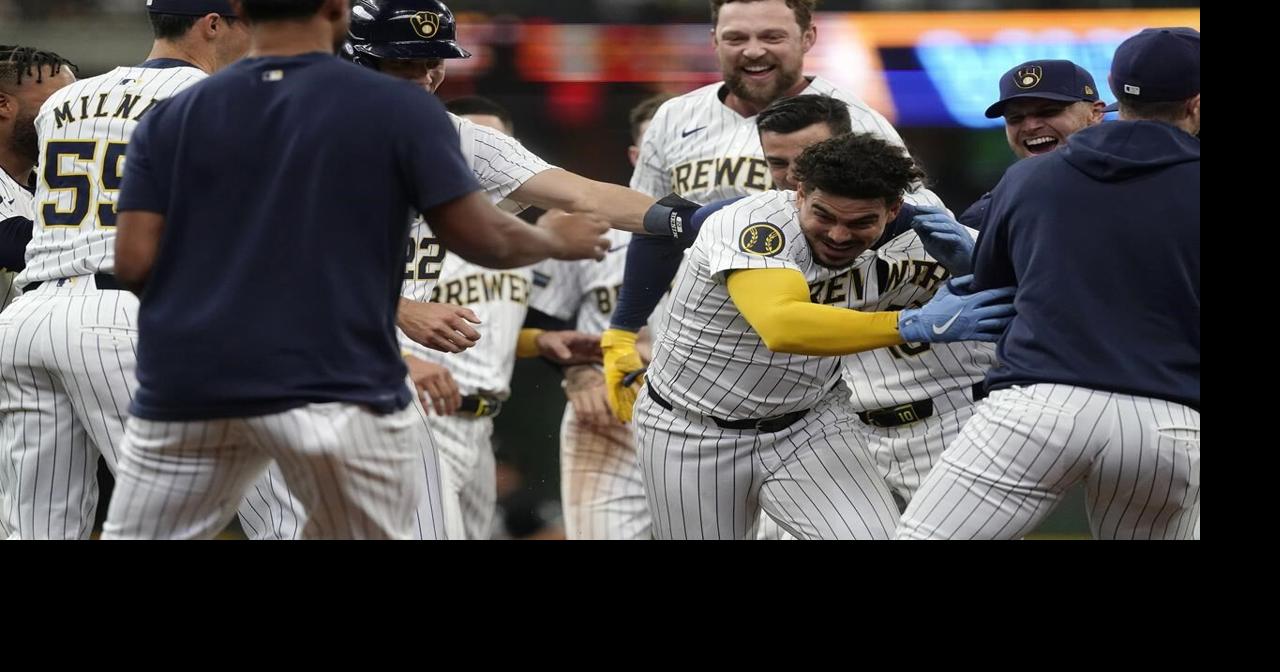 White Sox lose 10th straight, fall 4-3 to Brewers in 10 innings