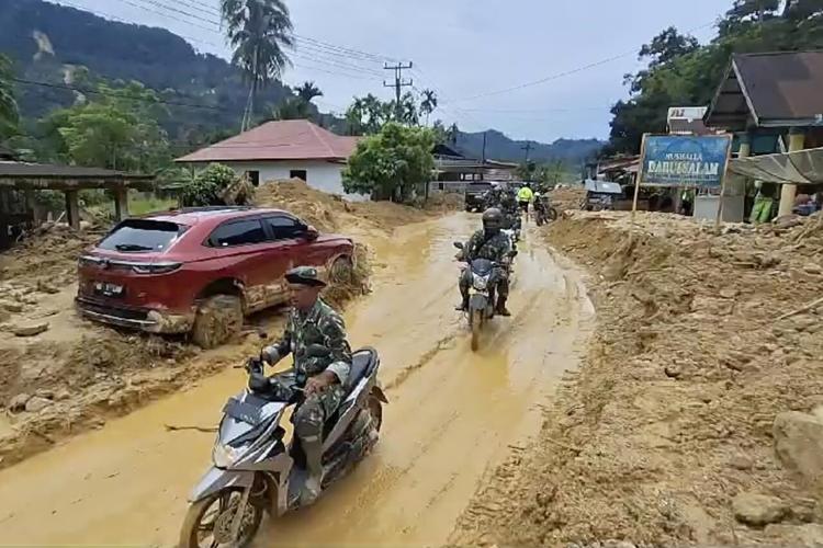 At least 26 dead and 11 missing after flash floods and landslides on ...