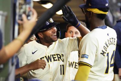 Brewers rally in 8th to beat Dodgers 6-4 and earn a series split in matchup of division leaders