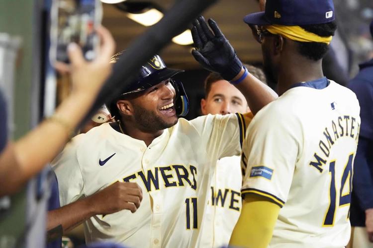 Brewers rally in 8th to beat Dodgers 6-4 and earn a series split in matchup of division leaders